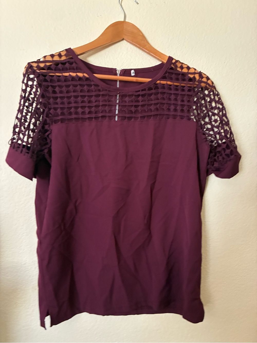 Source Unknown Crochet Yoke Short Sleeve Top - Plum
